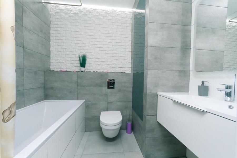 Апартаменти Метро Вирлиця Kiev Exteriör bild