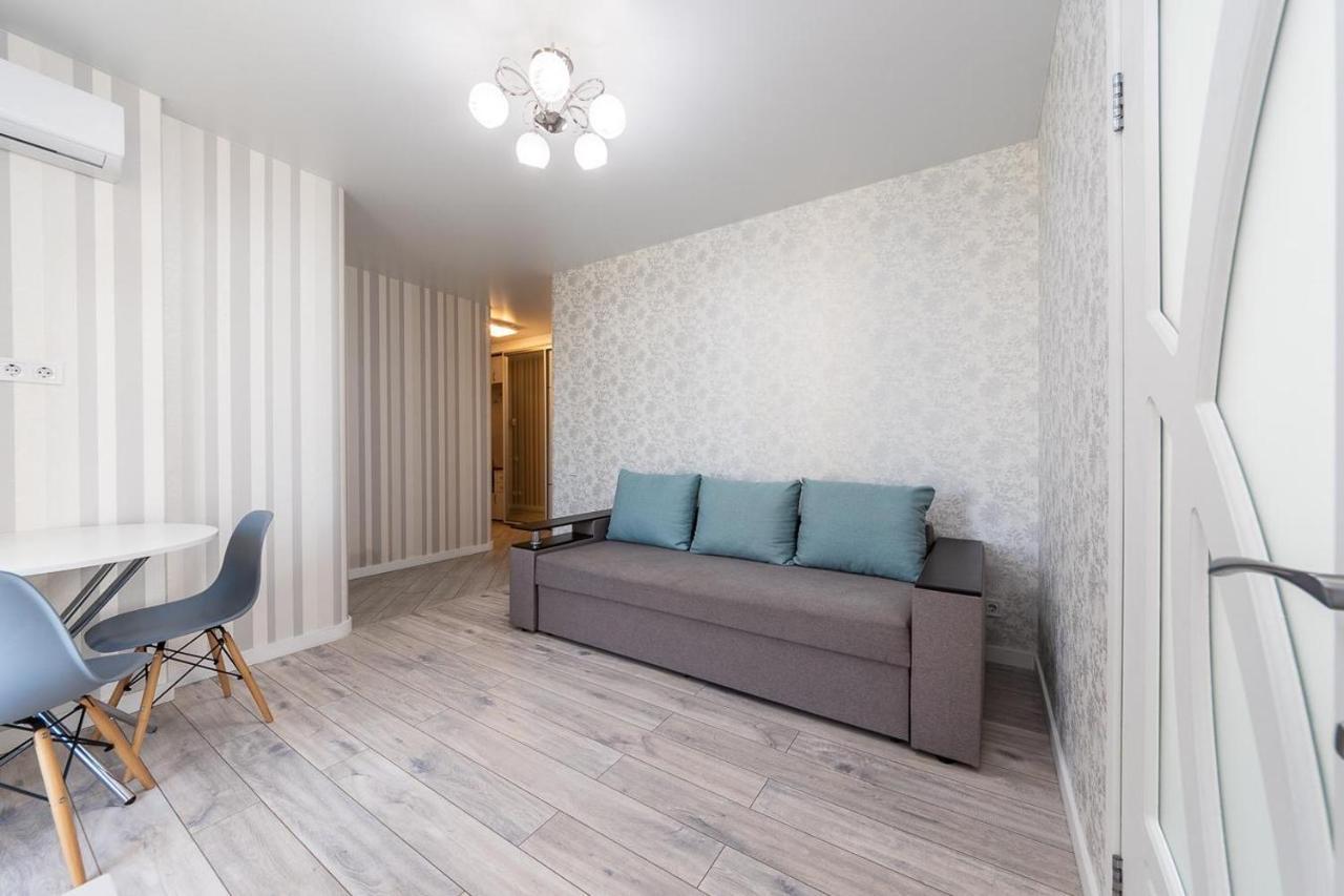 Апартаменти Метро Вирлиця Kiev Exteriör bild